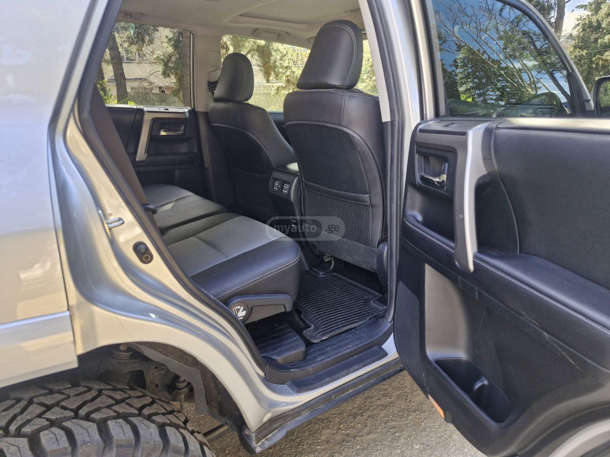 Toyota 4 Runner - фото 11