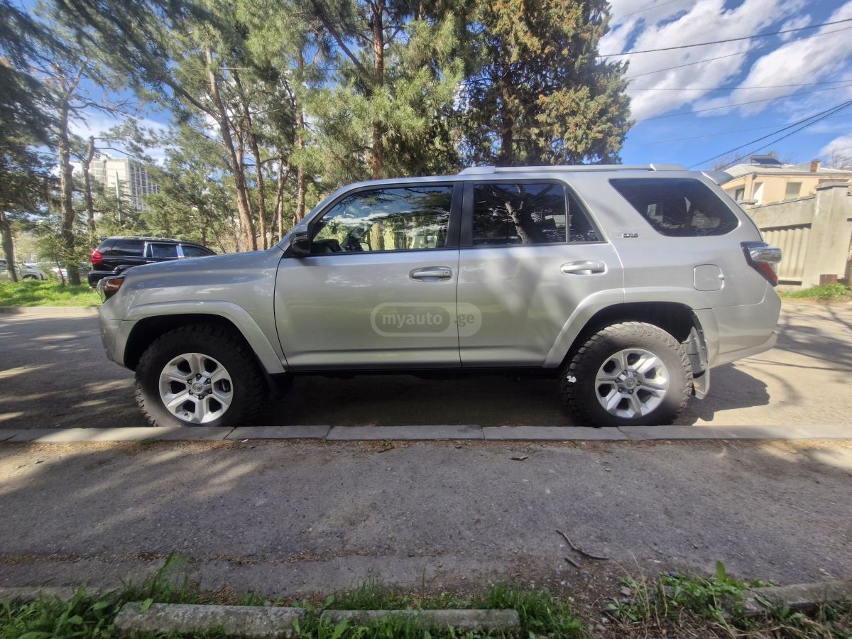 Toyota 4 Runner - фото 6