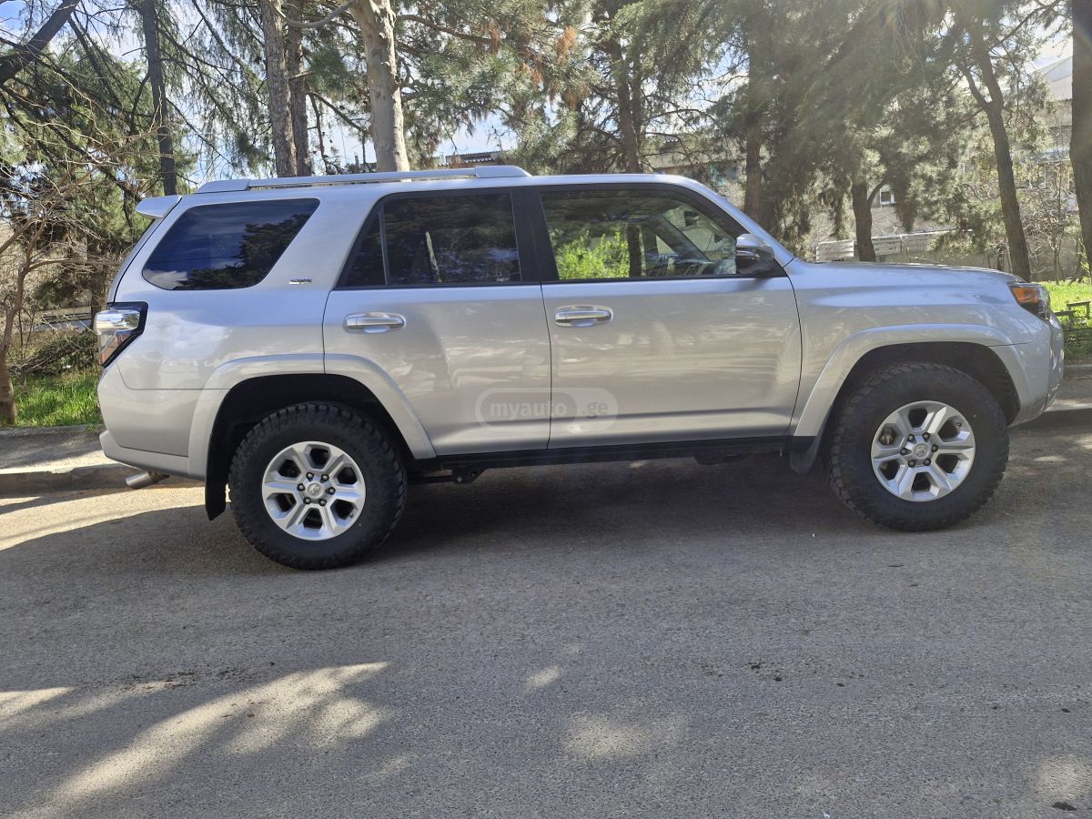 Toyota 4 Runner - фото 7