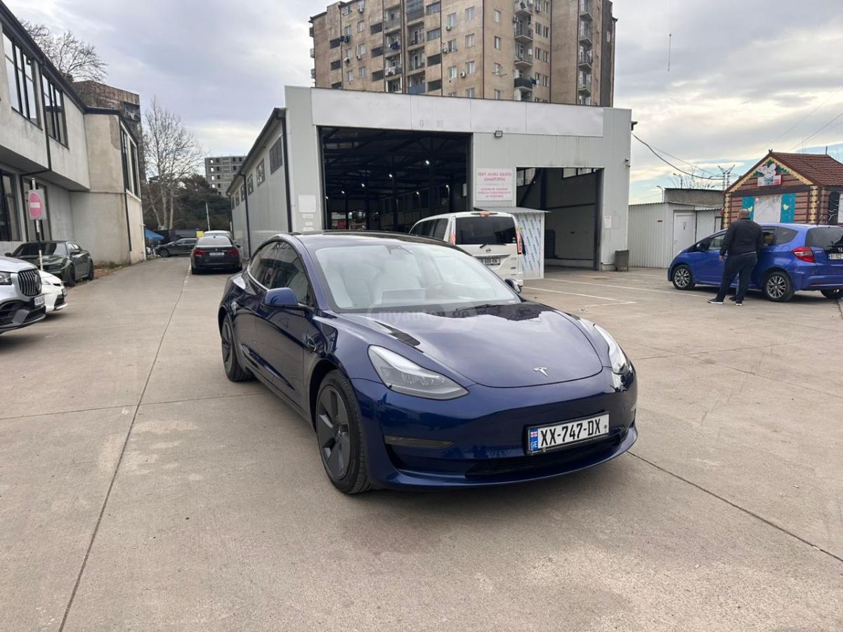 Tesla Model 3 - фото 3
