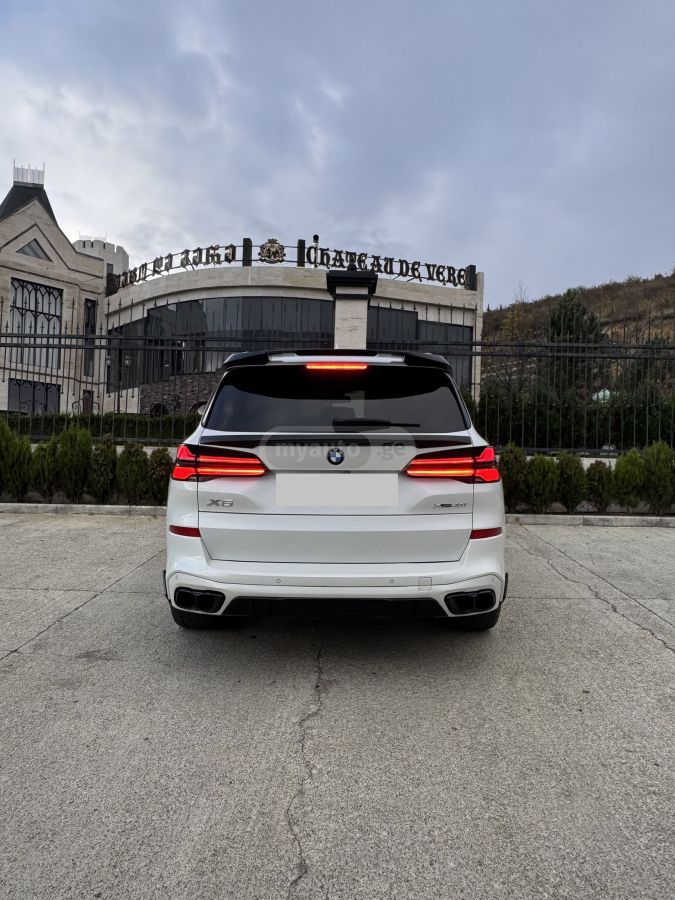 BMW xDrive40i 4dr All-Wheel Drive — миниатюра 4