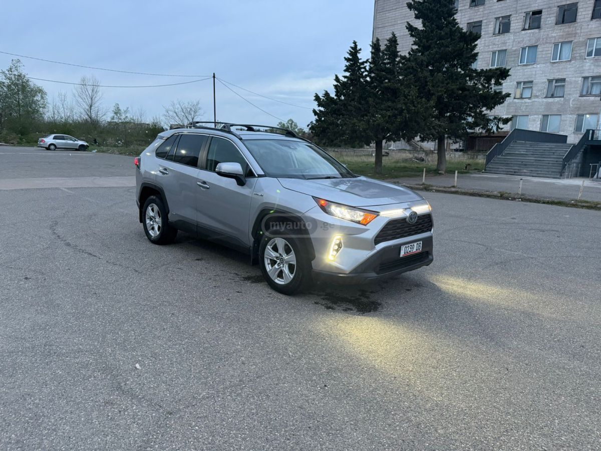 Toyota RAV 4 - фото 2