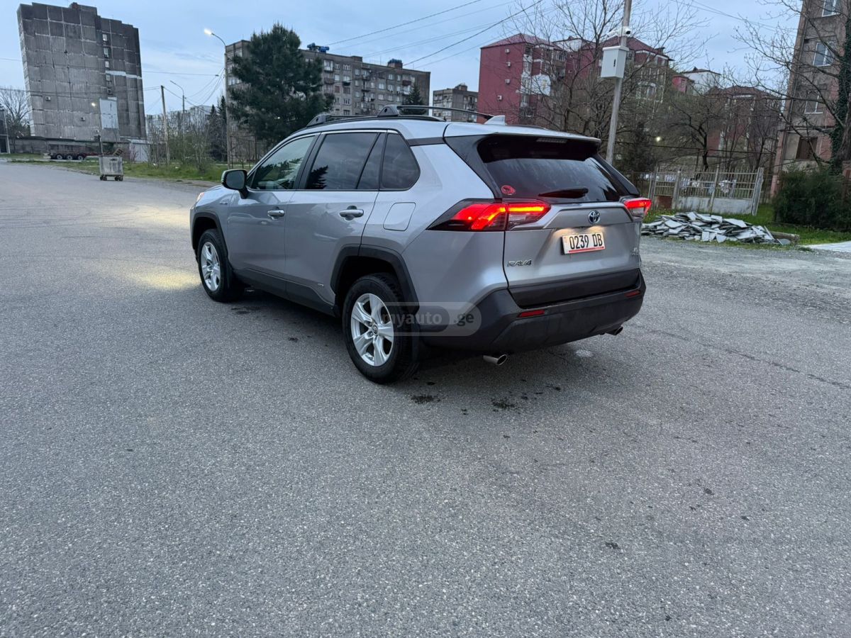 Toyota RAV 4 - фото 4