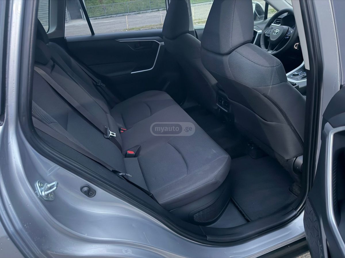 Toyota RAV 4 - фото 6