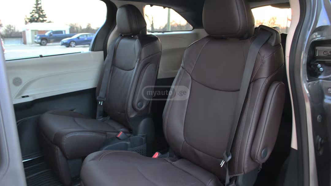 Toyota XLE 7 Passenger 4dr Front-Whee — миниатюра 3