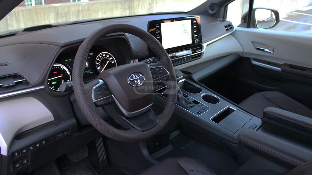 Toyota XLE 7 Passenger 4dr Front-Whee — миниатюра 4