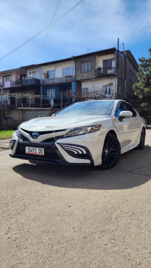 Toyota Camry - фото 1