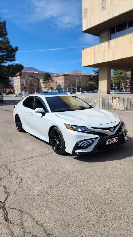Toyota Camry - фото 3