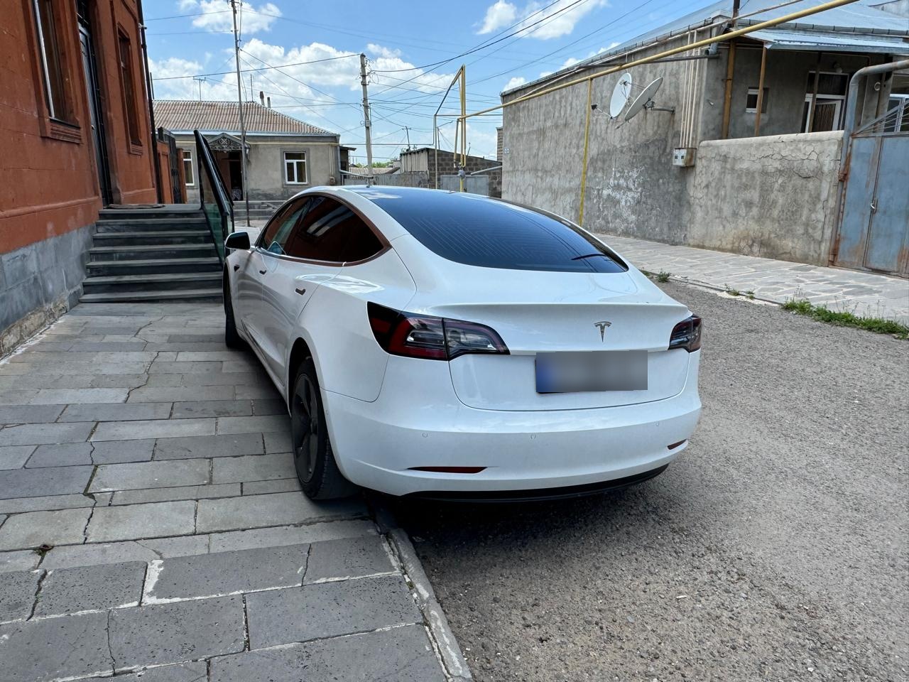 Tesla Model 3 - фото 5