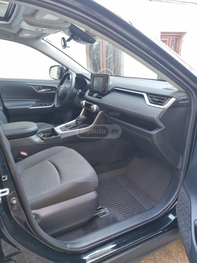 Toyota RAV 4 - фото 7