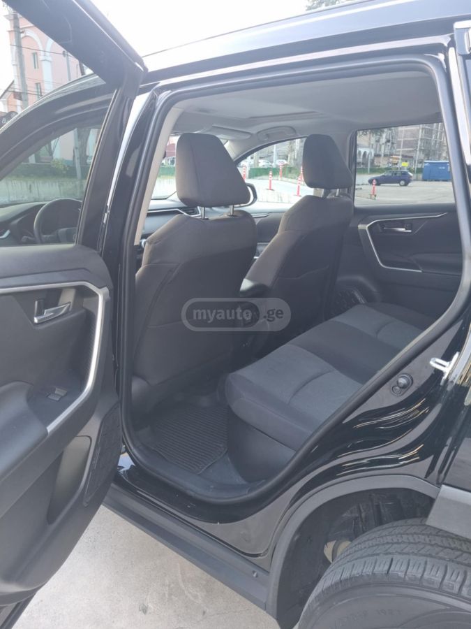 Toyota RAV 4 - фото 9