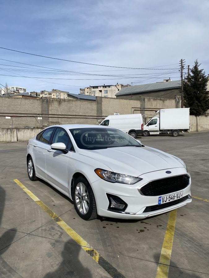 Ford Fusion - фото 1