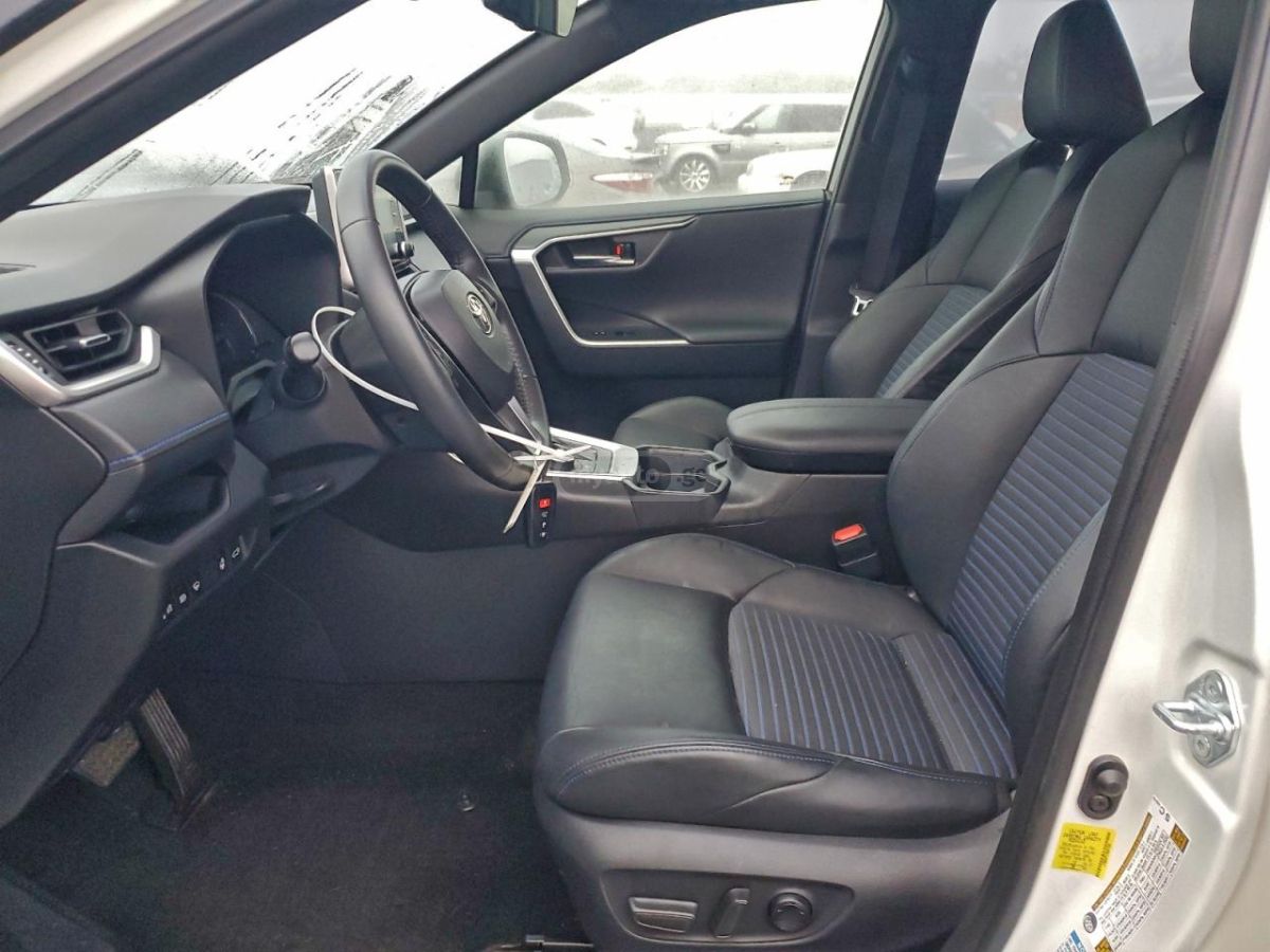 Toyota RAV 4 - фото 7