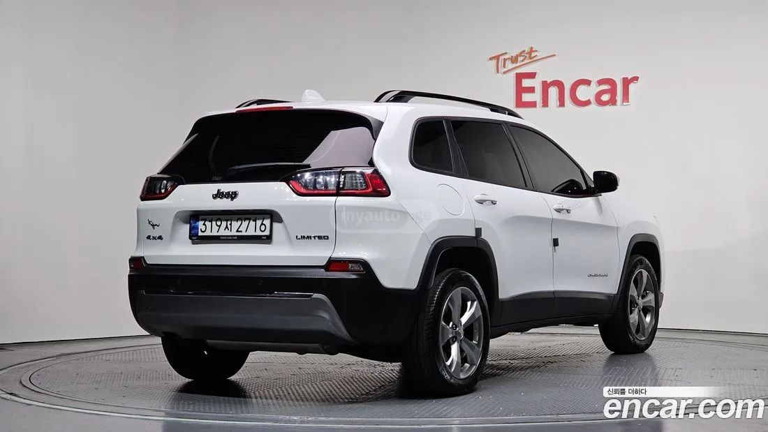 Jeep Cherokee - фото 2