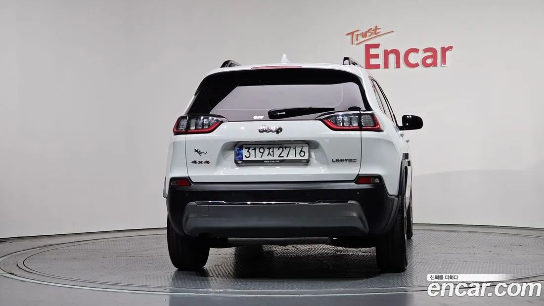 Jeep Cherokee - фото 4