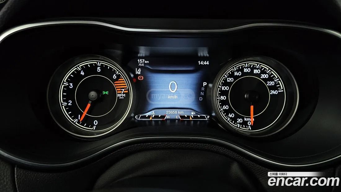 Jeep Cherokee - фото 8