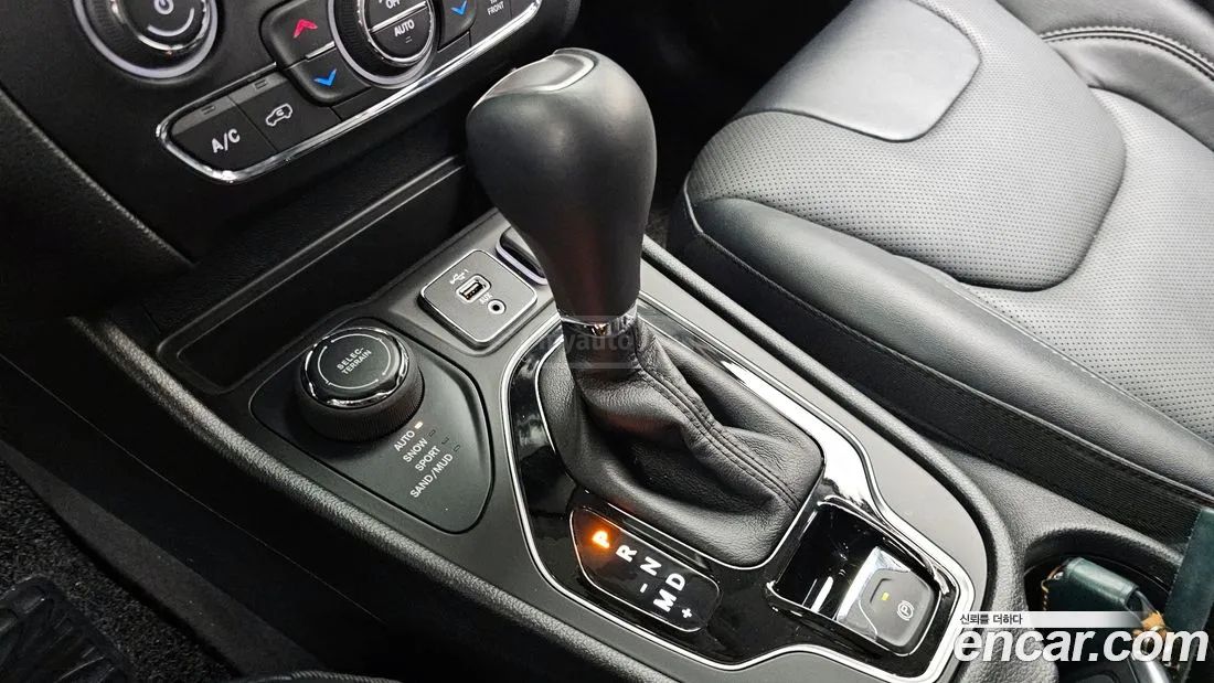 Jeep Cherokee - фото 9