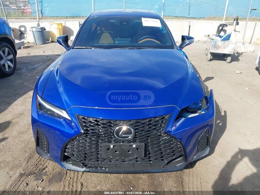 Lexus IS 300 2024 — миниатюра 12