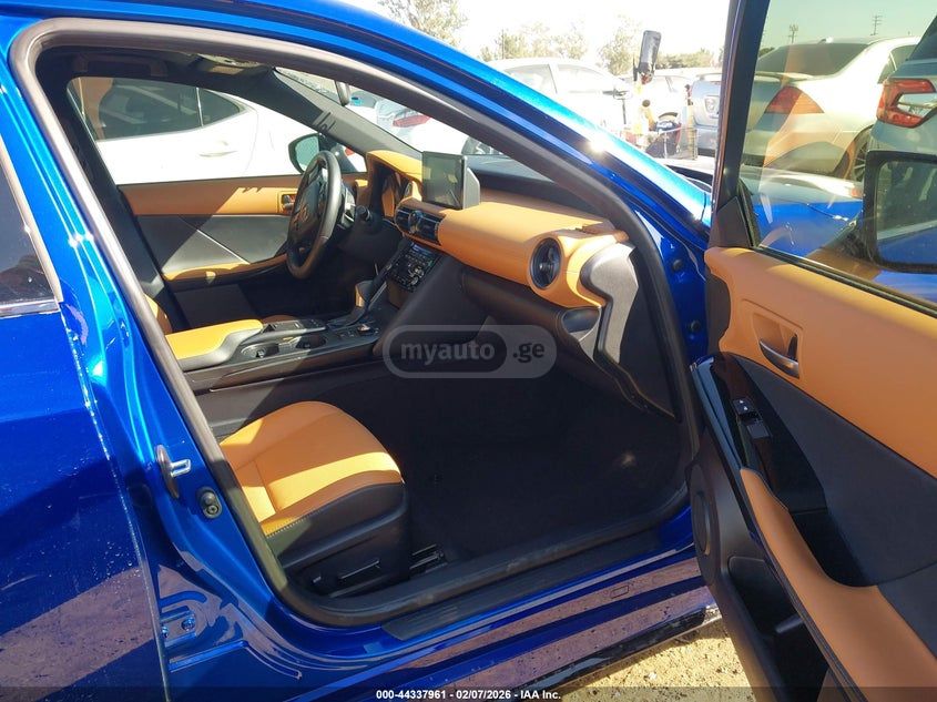 Lexus IS 300 2024 — миниатюра 5