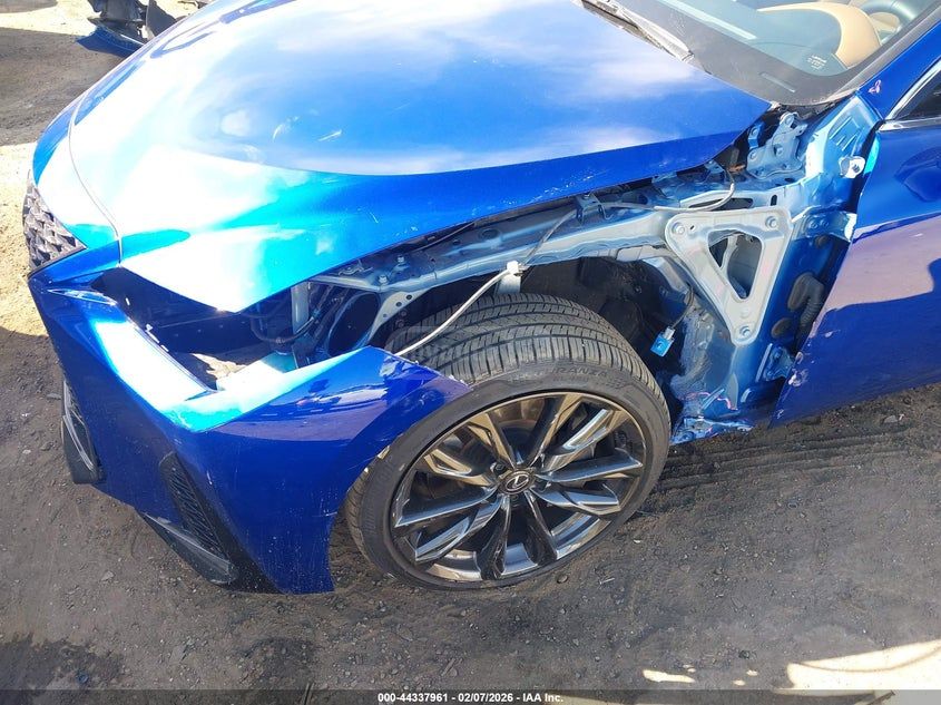 Lexus IS 300 2024 — миниатюра 6