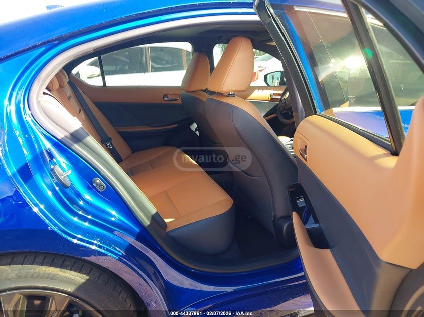 Lexus IS 300 2024 — миниатюра 8