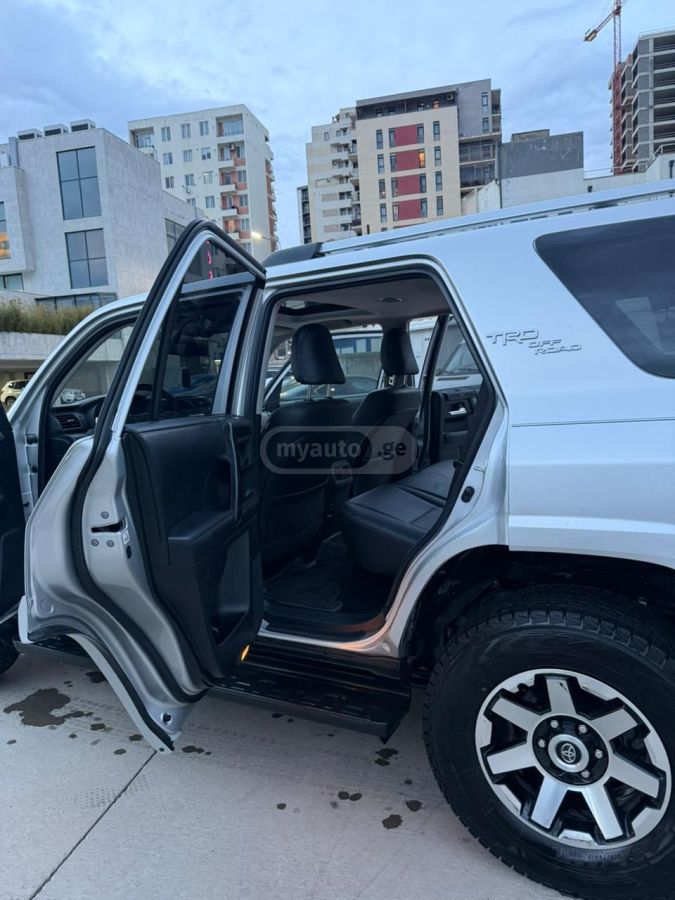 Toyota 4 Runner - фото 5