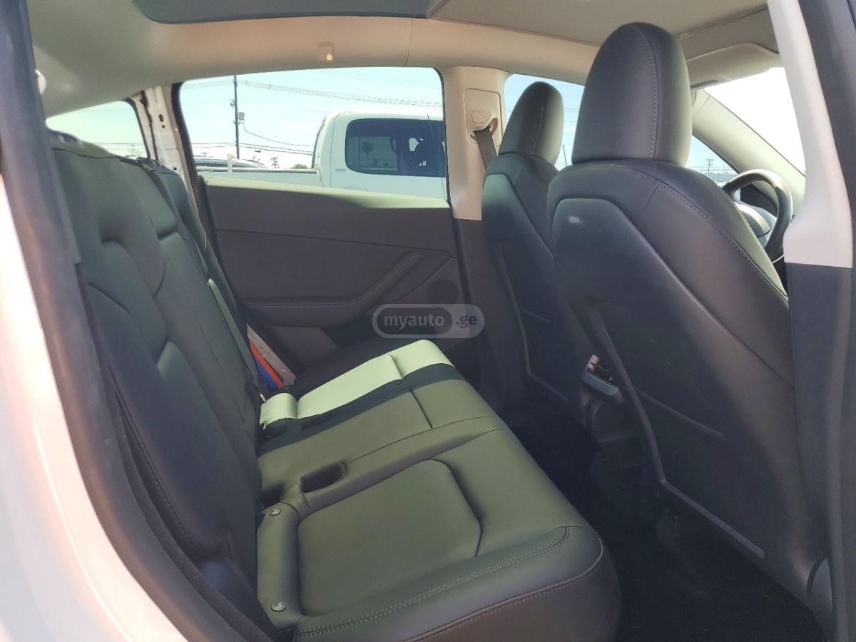 Tesla Model Y - фото 3