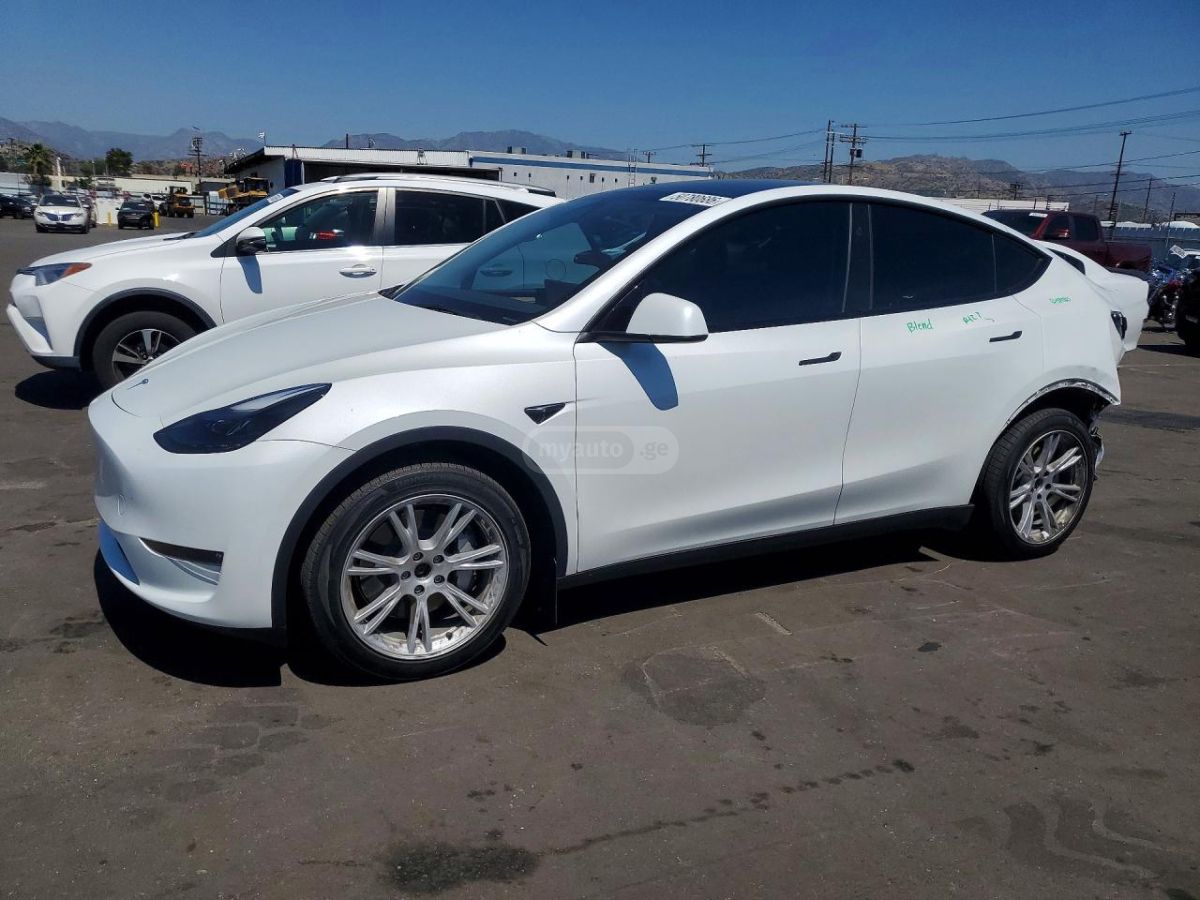 Tesla Model Y - фото 4