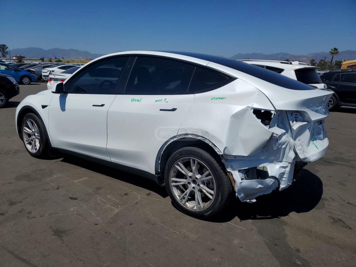 Tesla Model Y - фото 5