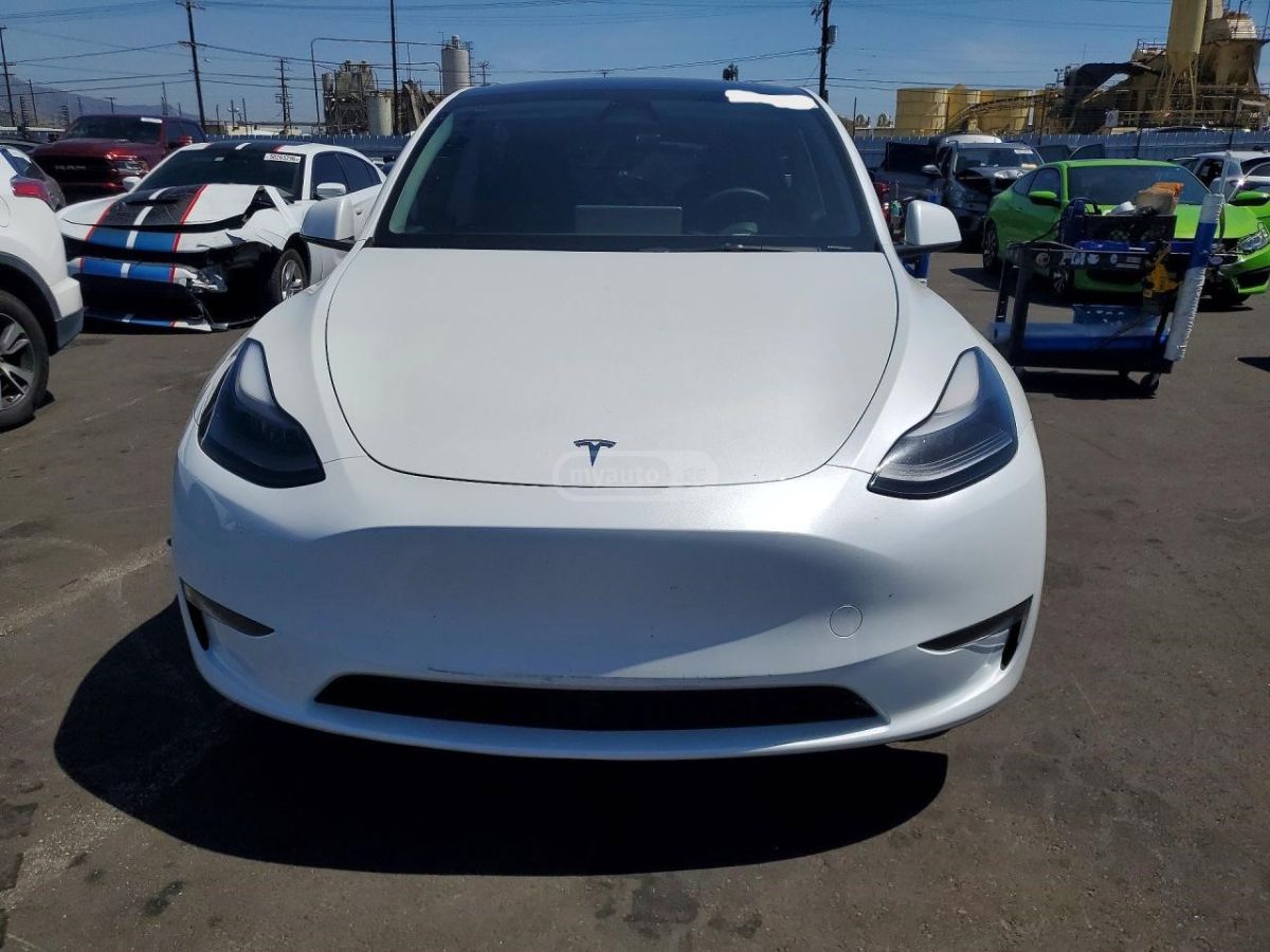 Tesla Model Y - фото 8
