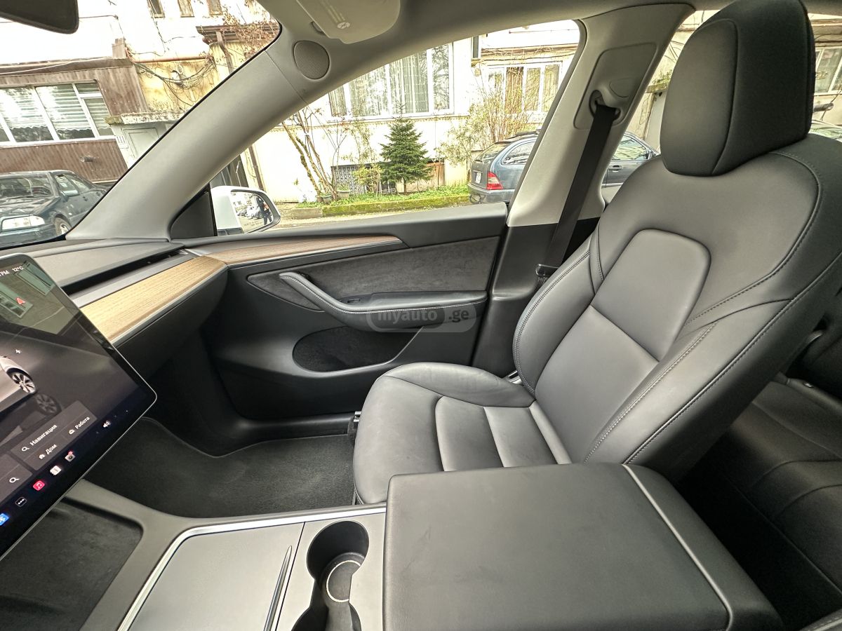 Tesla Model Y - фото 12