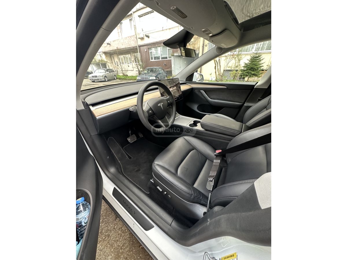 Tesla Model Y - фото 7
