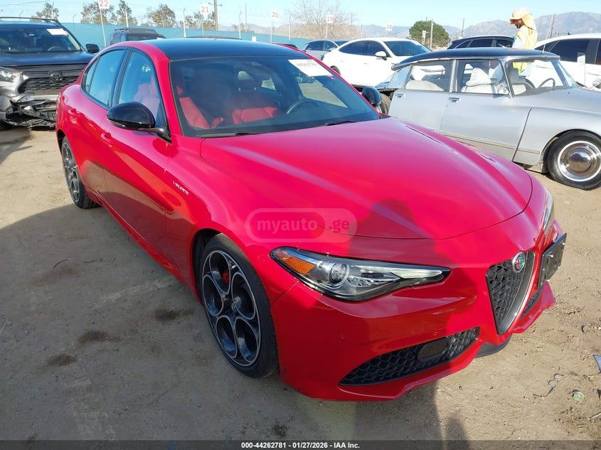 Alfa Romeo Giulia 2023 — миниатюра 1