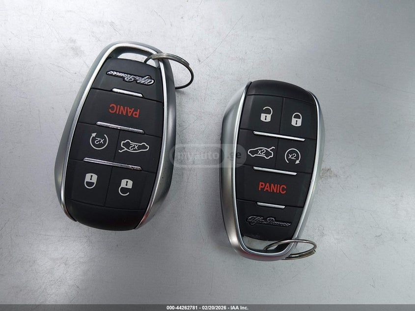 Alfa Romeo Giulia 2023 — миниатюра 10