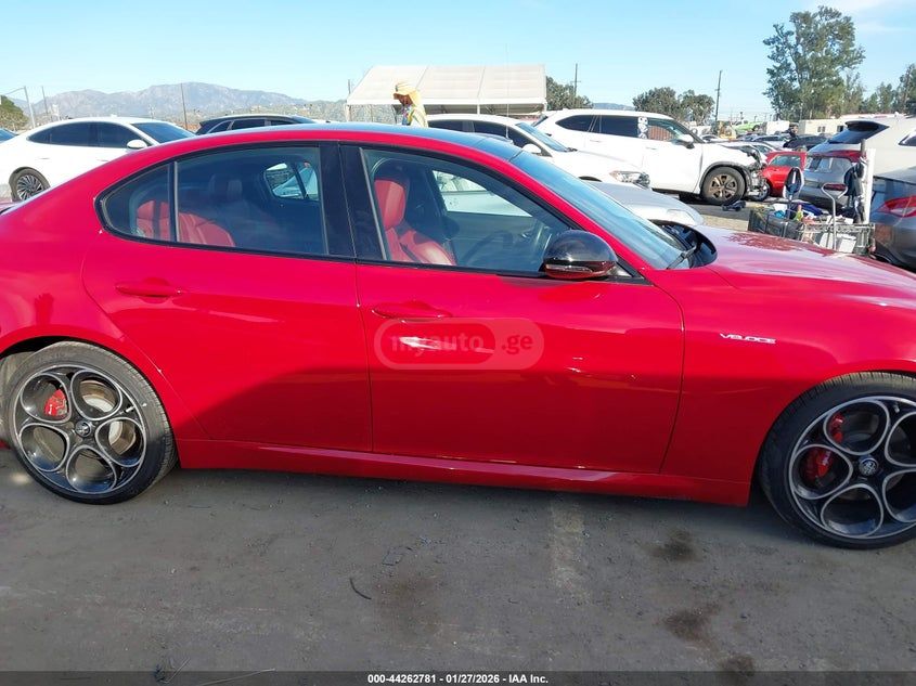 Alfa Romeo Giulia 2023 — миниатюра 12