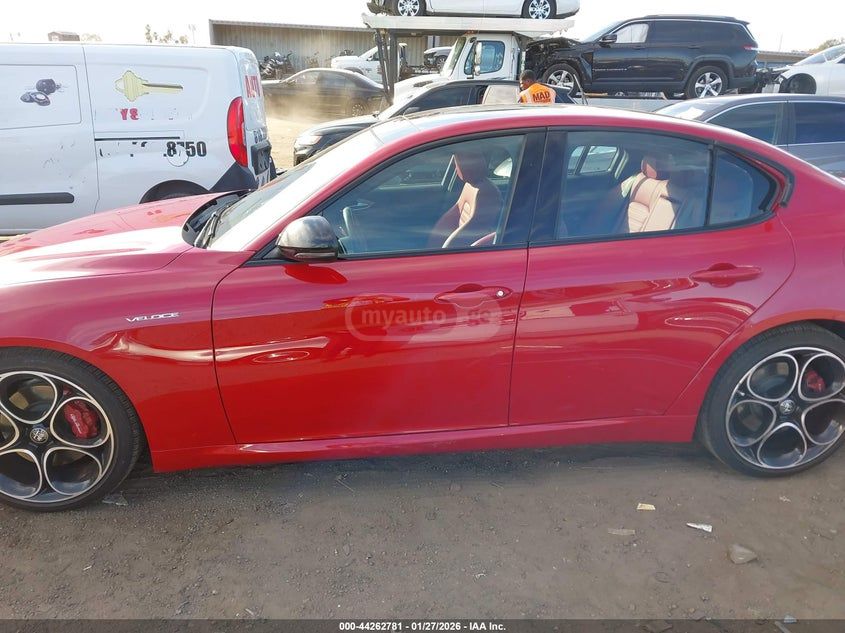 Alfa Romeo Giulia 2023 — миниатюра 13