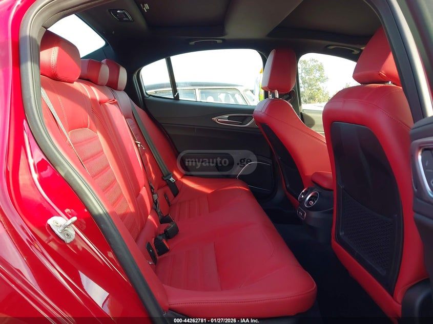 Alfa Romeo Giulia 2023 — миниатюра 8