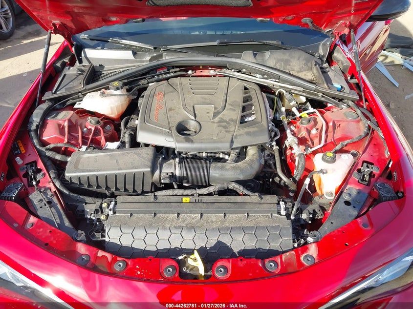 Alfa Romeo Giulia 2023 — миниатюра 9