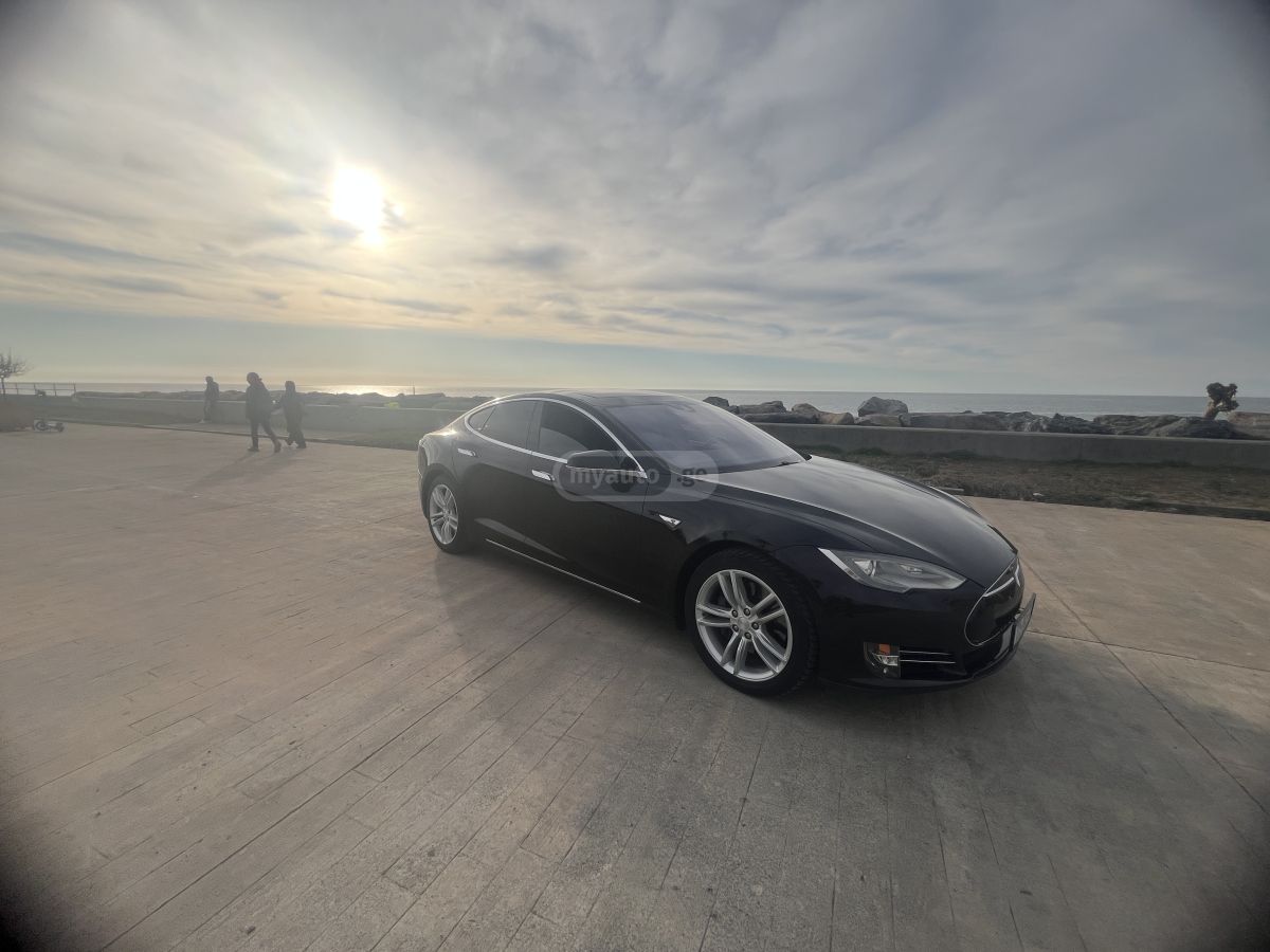 Tesla Model S - фото 11