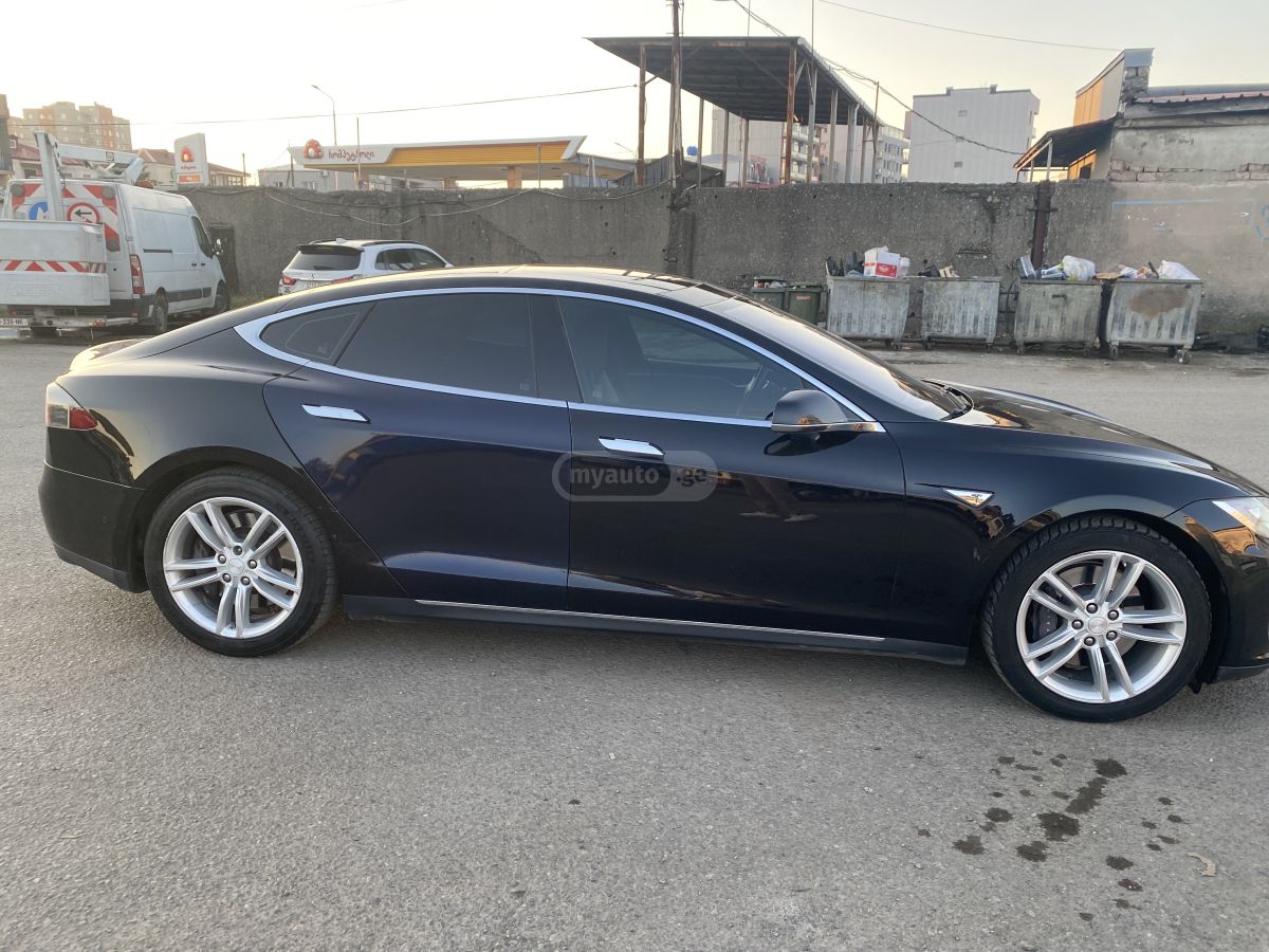 Tesla Model S - фото 3
