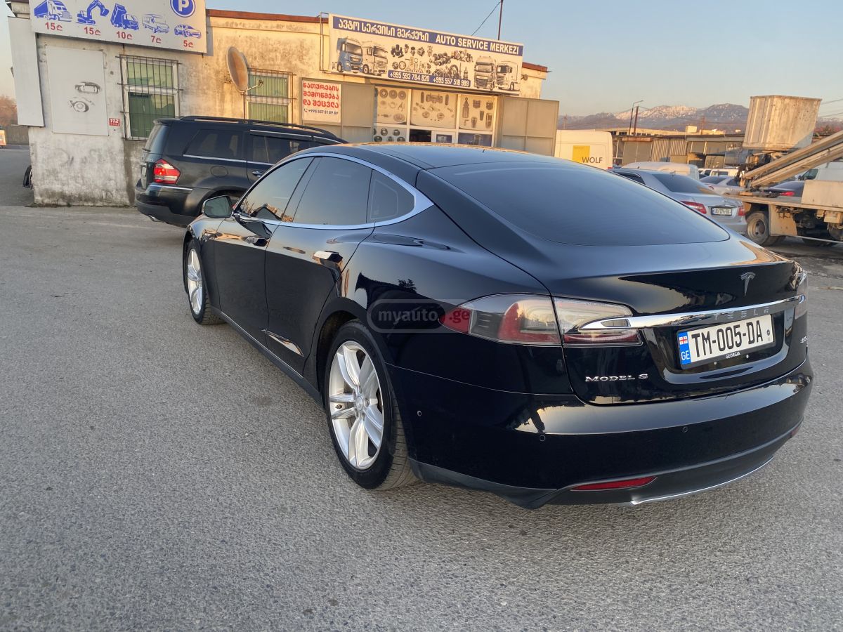 Tesla Model S - фото 4