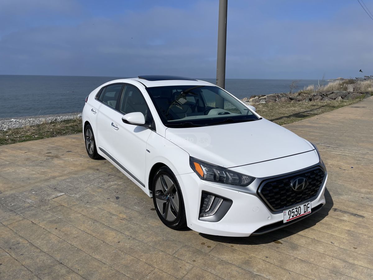 Hyundai Ioniq - фото 1