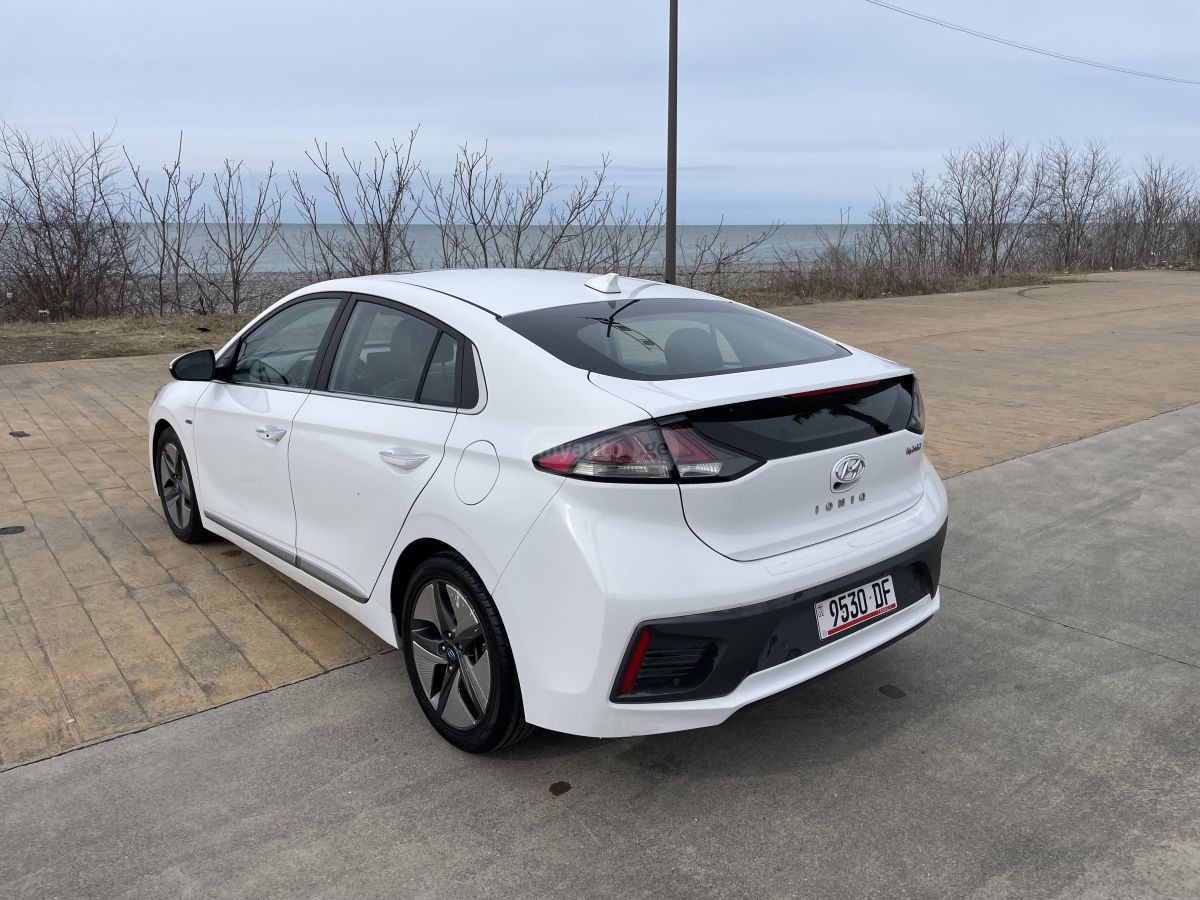 Hyundai Ioniq - фото 3