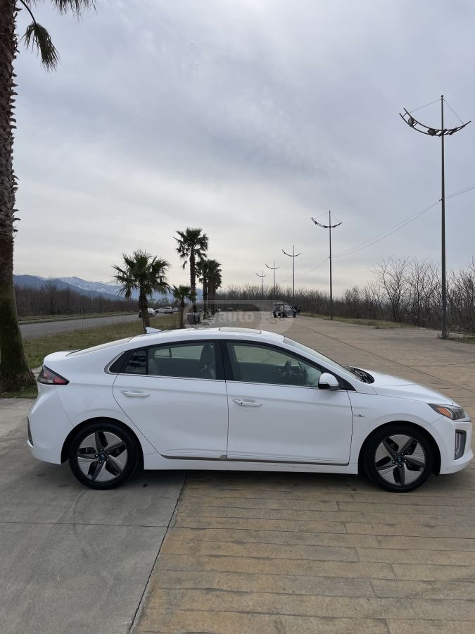 Hyundai Ioniq - фото 7