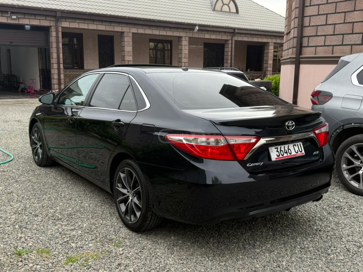 Toyota Camry - фото 2