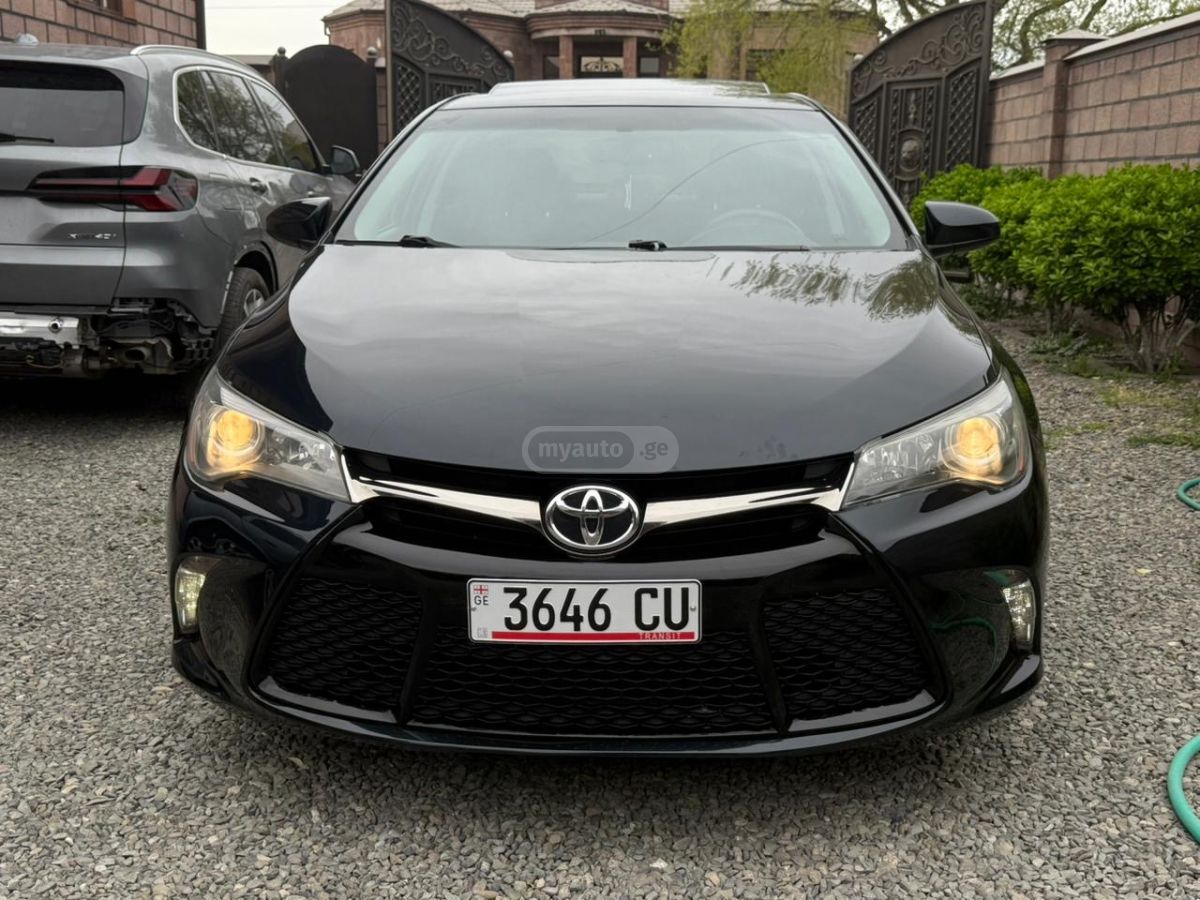 Toyota Camry - фото 3