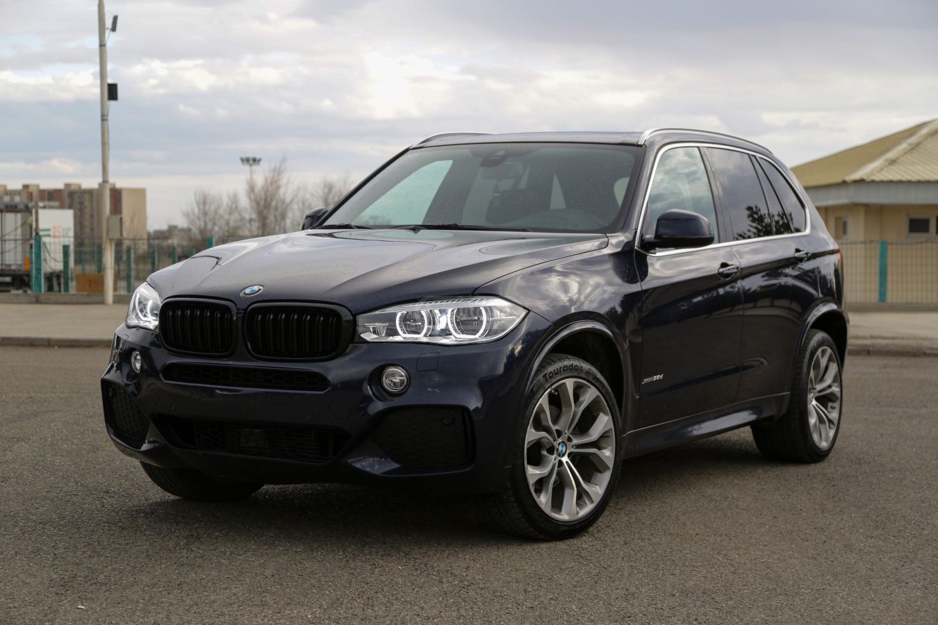 BMW X5 - фото 1