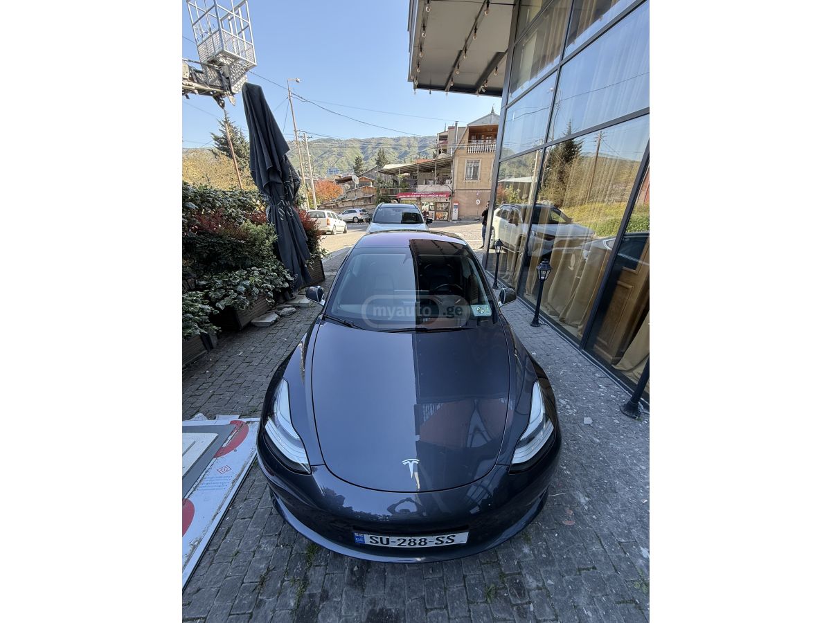 Tesla Model 3 - фото 1