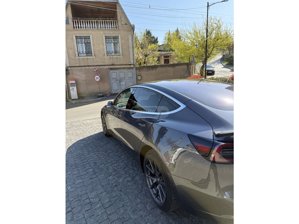 Tesla Model 3 - фото 10