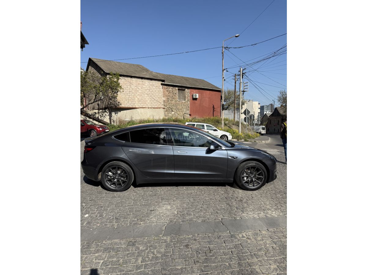 Tesla Model 3 - фото 4